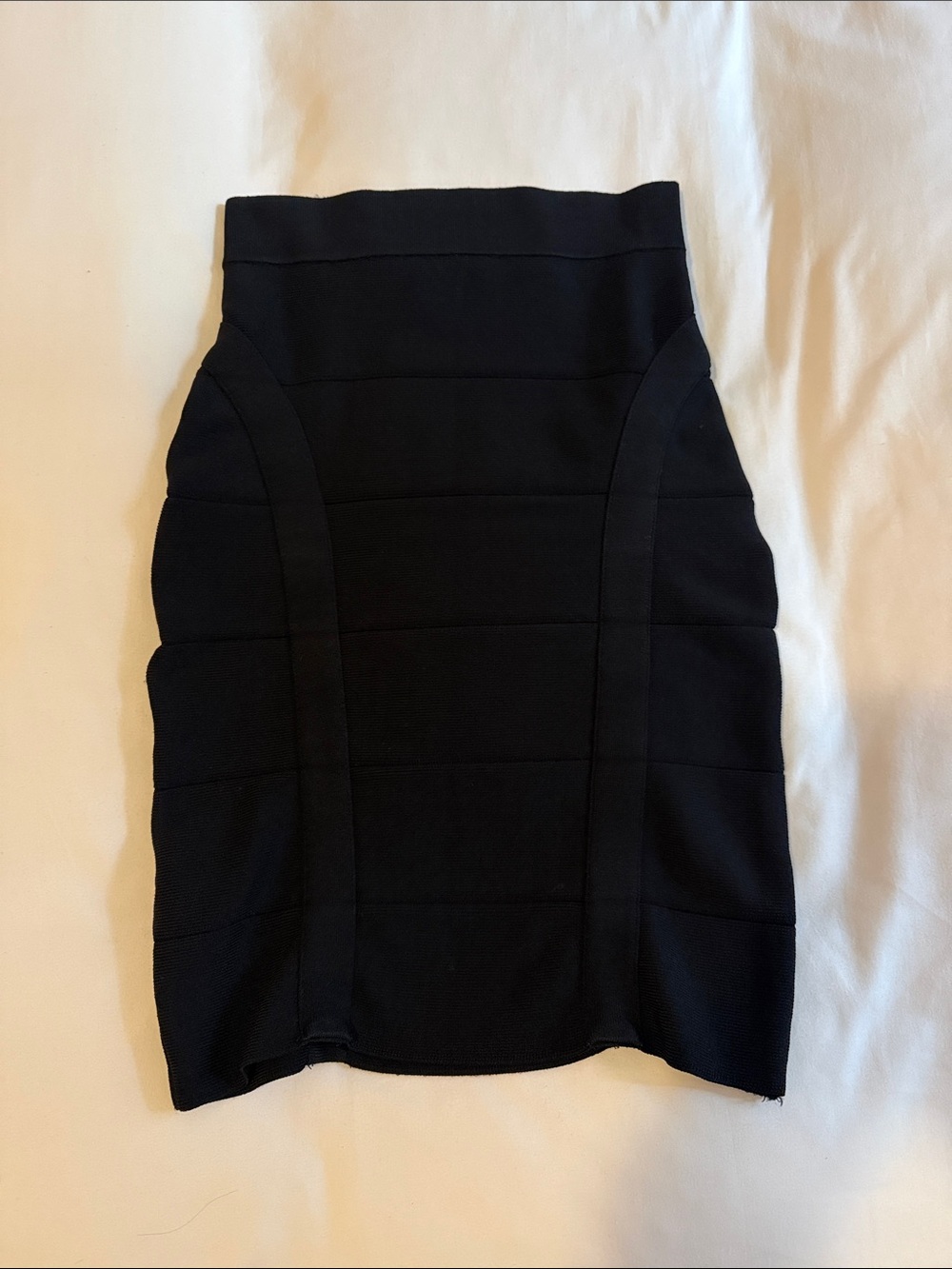 High-Waist Black Pencil Skirt - Sleek Bodycon Style